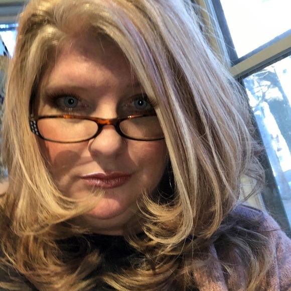 Meet your Posher, Lisa - Picture 3 of 8